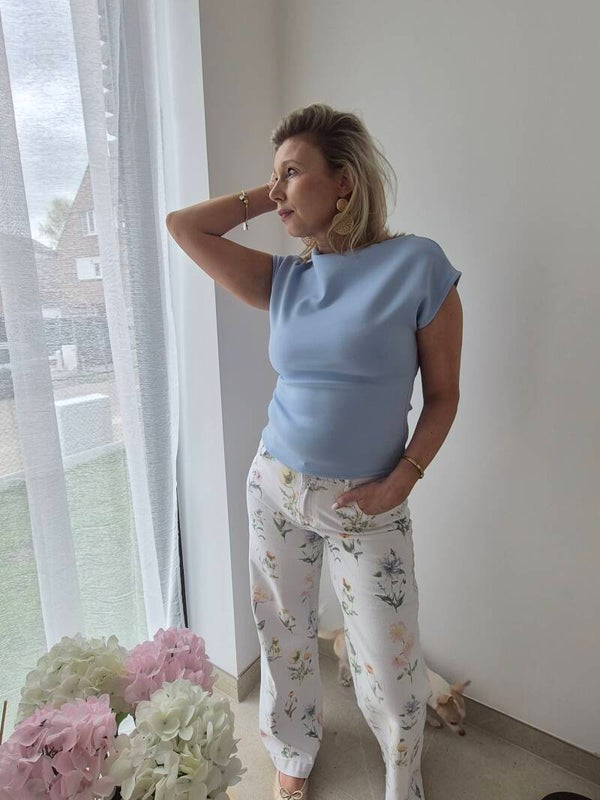 Witte jeans met bloemen. Wide leg high waist