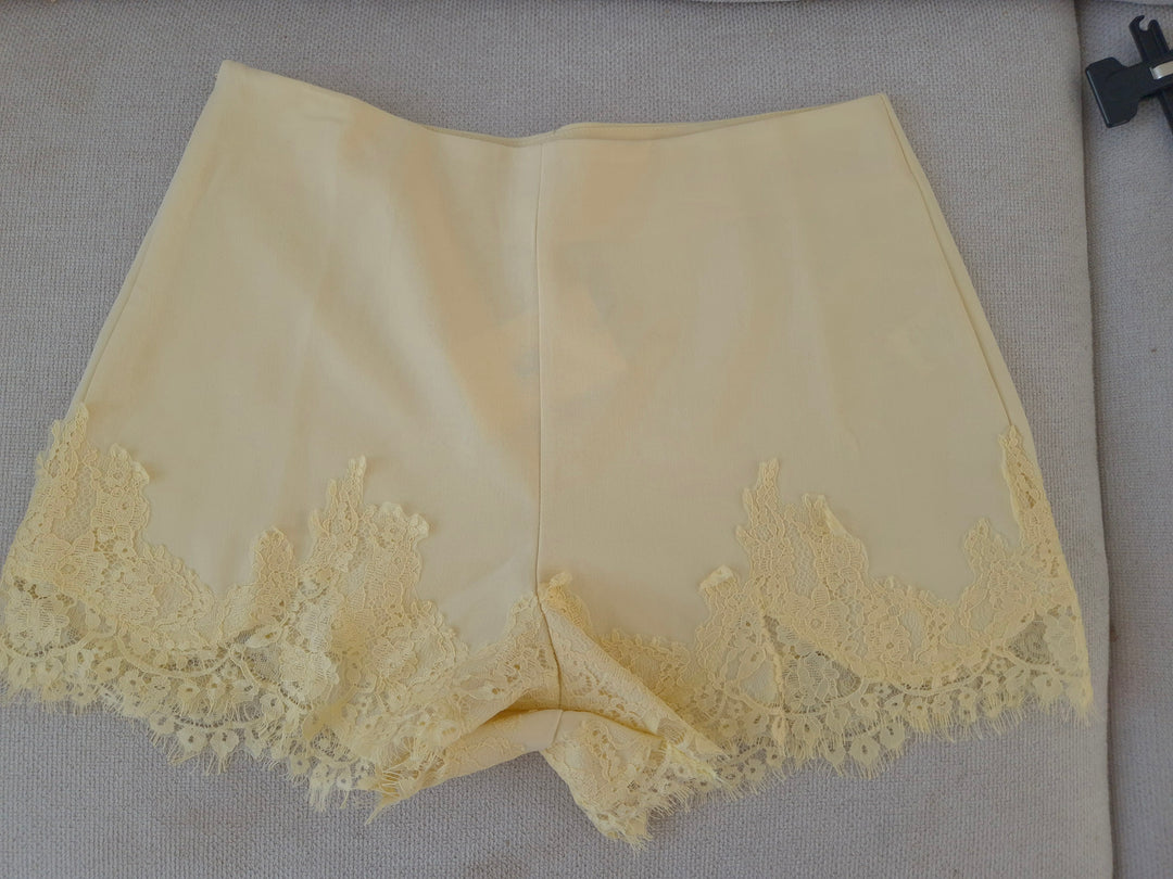 Butteryellow short