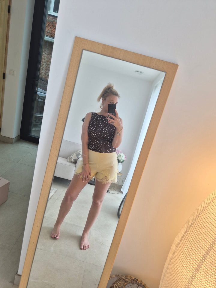 Butteryellow short
