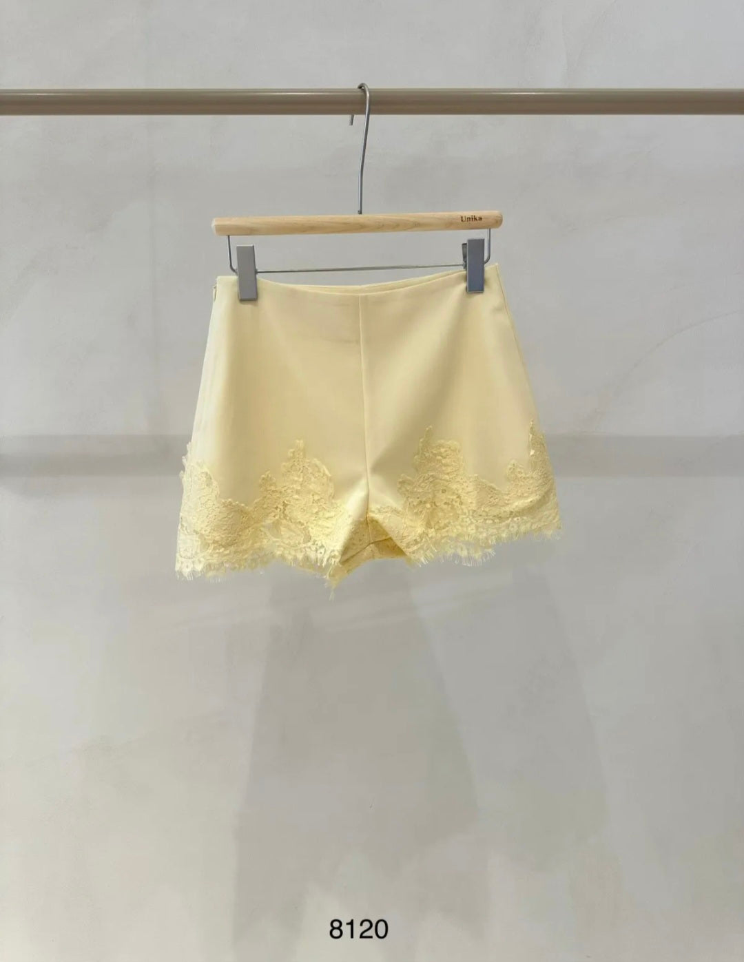 Butteryellow short