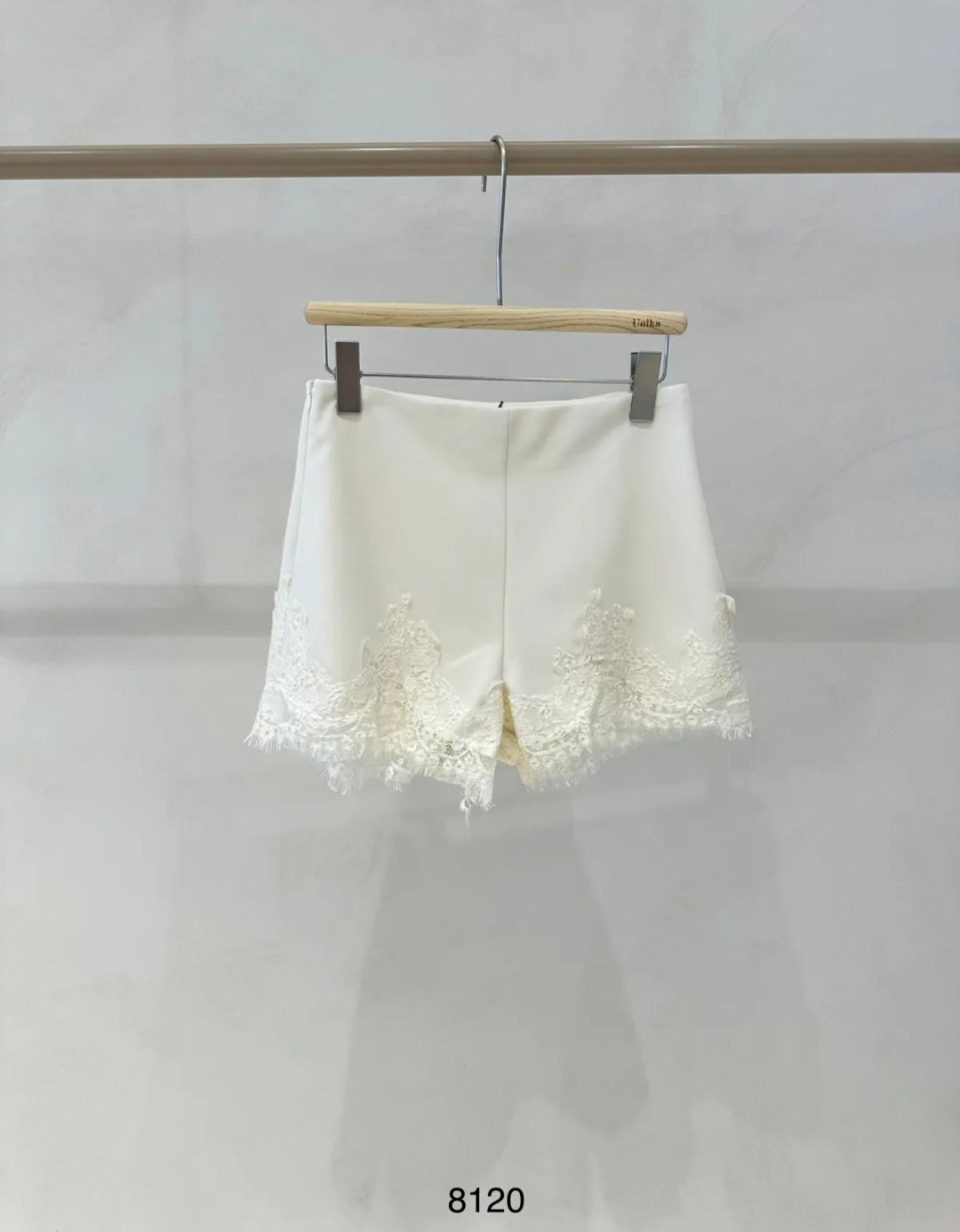 Beige short met kant