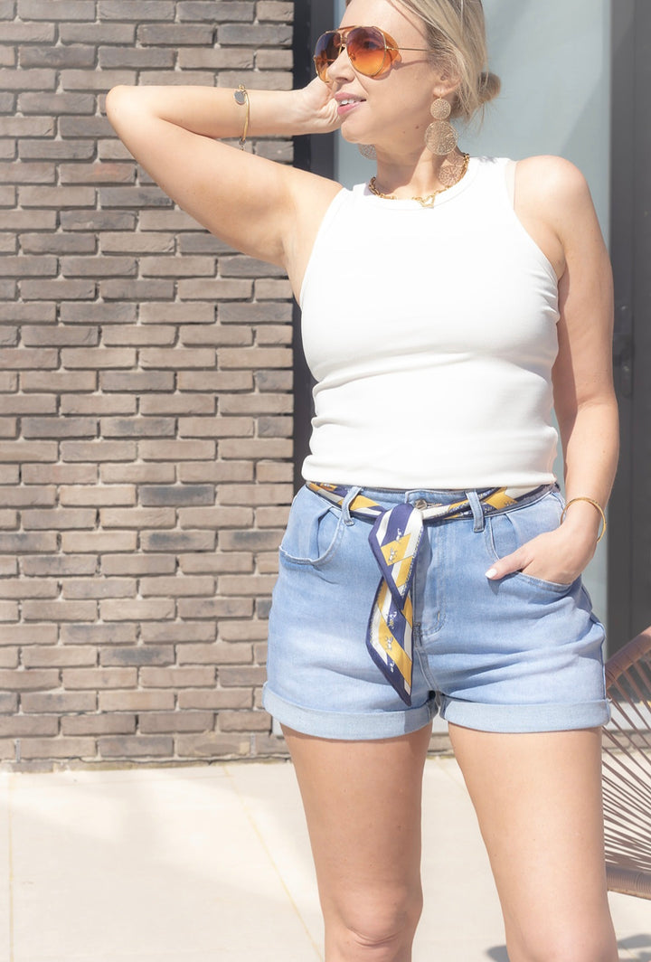 High waist jeansshort met sjaaltje