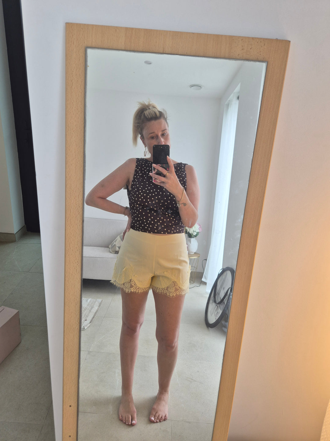Butteryellow short